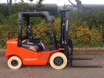 Veiling: Heftruck Noblelift CPD25 Elektrisch 2500kg 4.80m 20, Ophalen
