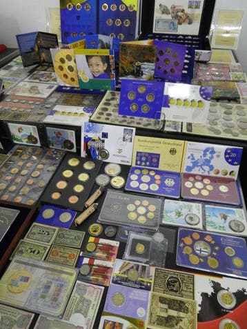 Wereld. Collection of coins/banknote/medals/euro inkl. pp