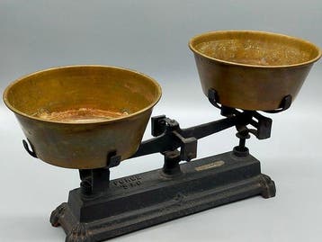 Antike Roberval Waage Gusseisen – Messingschalen Force 5 kg, Antiek en Kunst, Curiosa en Brocante