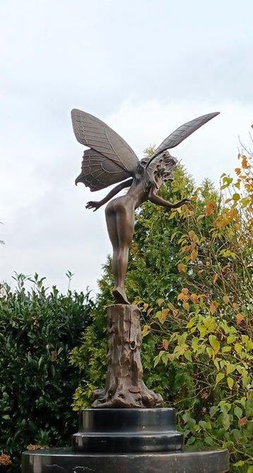 Sculpture, bronzen sculptuur ,,fairy,, 49 cm - 49 cm -