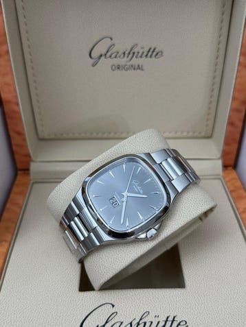 Glashütte Original - Seventies Panorama Date -, Handtassen en Accessoires, Horloges | Heren, Nieuw