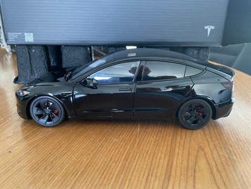 Tesla Dealer Edition 1:18 - Voiture miniature - Tesla Model
