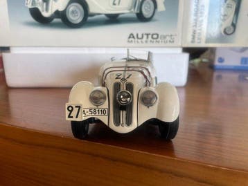 Autoart 1:18 - Modelauto - BMW 328 Roadster LeMans 1939, Nieuw