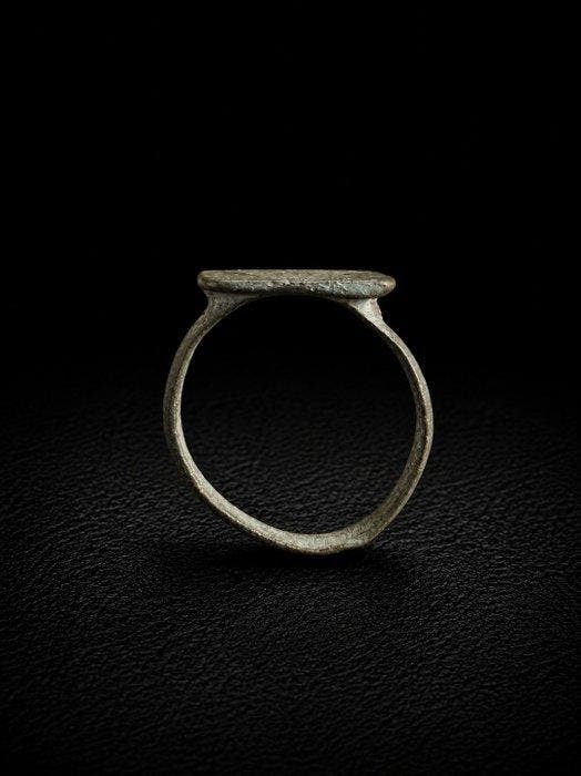 Islamitisch Brons Ring - 10e tot 13e eeuw na Christus., Antiek en Kunst, Antiek | Overige Antiek