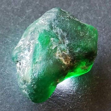 Colombiaanse smaragden (groene variëteit van beriel) Ruwe