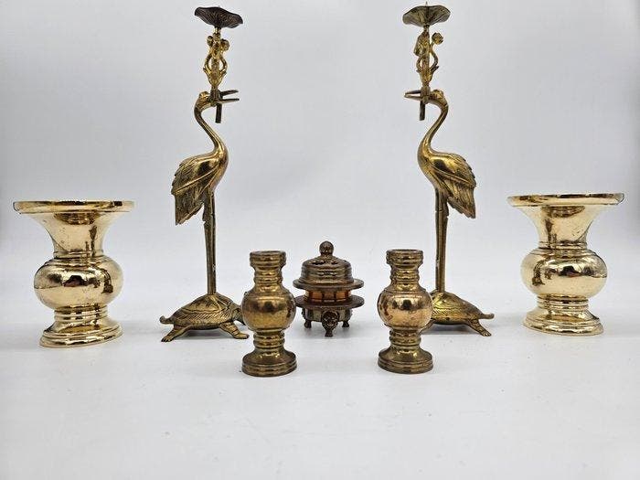 Een complete set boeddhistische rituele voorwerpen - Antiek, Antiek en Kunst, Antiek | Overige Antiek