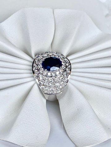 Statement ring - 18 karaat Witgoud - 4.50ct. tw. Saffier -