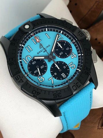 Breitling - Avenger B01 Chronograph 42 Night Mission -, Handtassen en Accessoires, Horloges | Heren, Nieuw