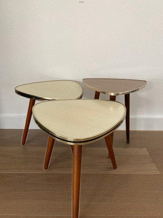 Bijzettafel - formica - Drie Niervormig tafeltjes, Antiquités & Art, Art | Objets design