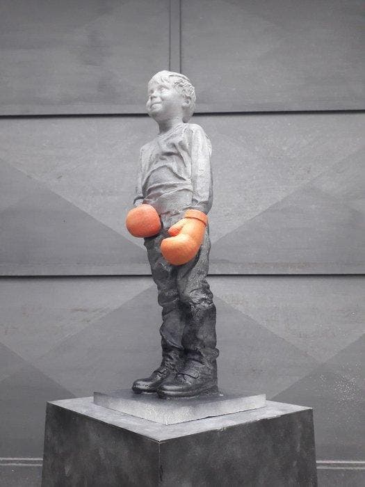 Mark Sugar - Carefree child (Orange boxing style 58), Antiquités & Art, Art | Objets design
