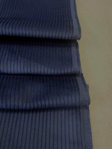 Hoogwaardig katoenen velours met regelmatige ribbels,