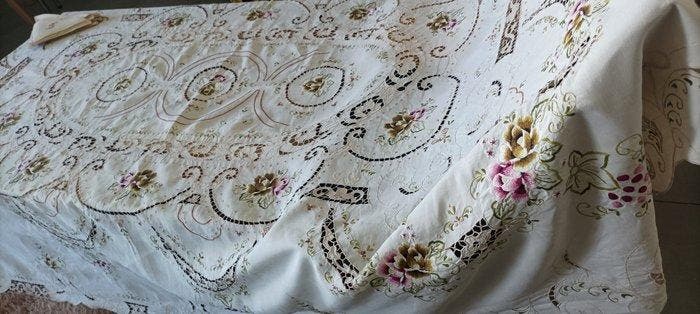 Indrukwekkende handdoek met prachtige Venetiaanse kant en, Antiquités & Art, Tapis & Textile