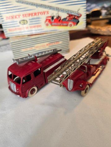 Dinky Toys 1:43 - Model vrachtwagen (2) - Berliet 32D