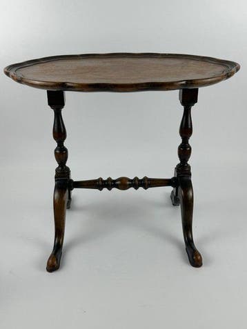 Table dappoint - Bois - Une table à vin antique.