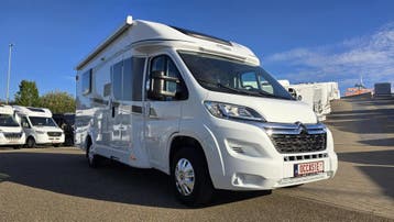 Carado T339 met slechts 24061 km, hef- en queensbed 88563, Half-integraal