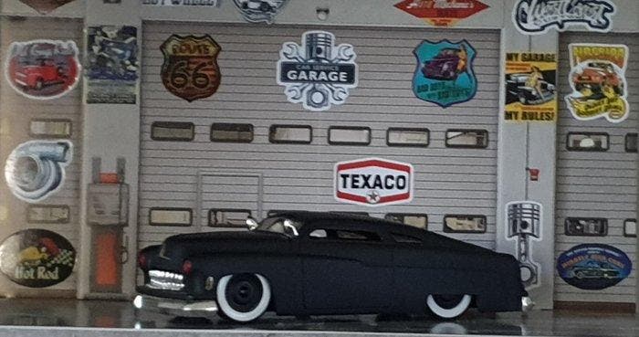1:18 - Modelauto - 1951 Mercury custom Lead Sled, Hobby en Vrije tijd, Modelauto's | 1:5 tot 1:12