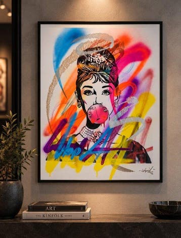 UTOPIA (XX) - Vandal Audrey Hepburn with Bubble Gum
