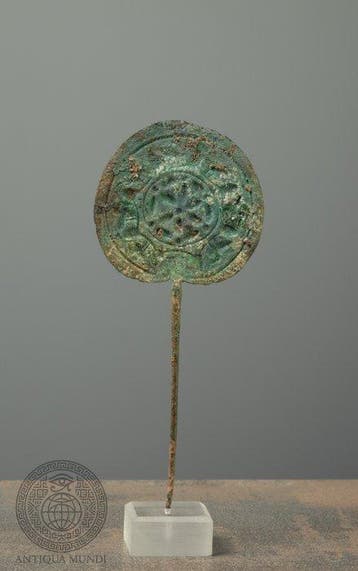 West-Aziatisch Brons Bronzen schijfkopspeld met bloemen- en