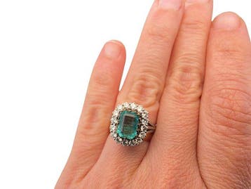 Ring - 19.2 kt. Witgoud - Smaragden en diamanten