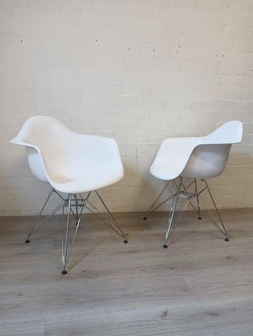Vitra - Charles Eames, Ray Eames - Stoel (2) - DAR - Plastic