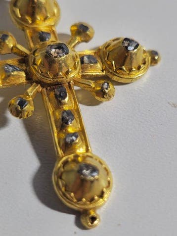 Pendentif en forme de croix - 18 carats Or jaune - Joyau du