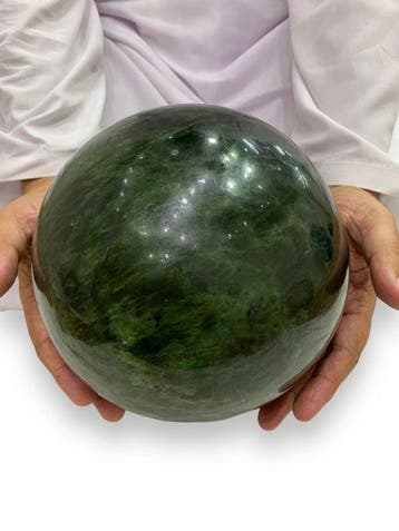 Groot, hoogwaardige nefriet. Bol- 14200 g - (1)