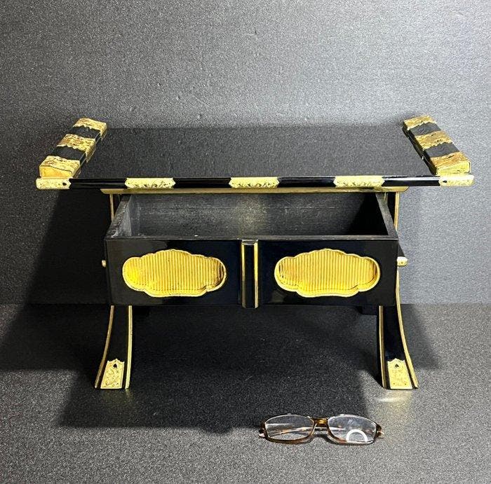 Table - Bois, Fer, Table dautel bouddhiste traditionnelle, Antiek en Kunst, Antiek | Overige Antiek