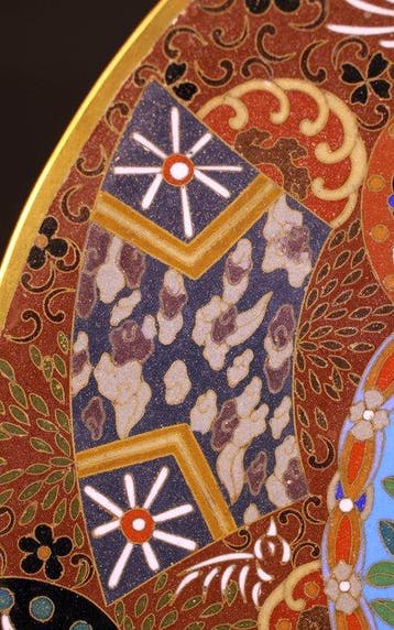 Museaal Meiji cloisonné-stofschotel met mussen, Berg Fuji,