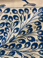 Zachte Jacquardstof met gestileerde bladmotieven en dieren,