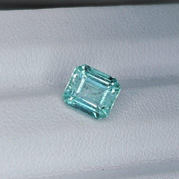 Zonder minimumprijs Smaragd - 1.93 ct - International, Handtassen en Accessoires, Edelstenen, Nieuw