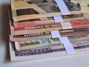 Zimbabwe, Mozambique. - 150 banknotes (6 x 25) - various