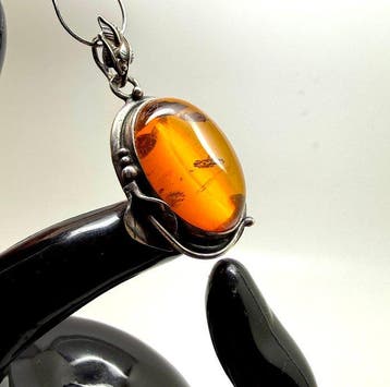 Oud zilveren hanger met natuurlijk Baltisch amber 8,45 g -