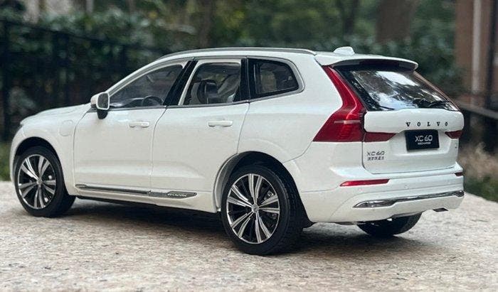 Paudi Model 1:18 - Modelauto - Volvo XC60 - 2022, Hobby en Vrije tijd, Modelauto's | 1:5 tot 1:12