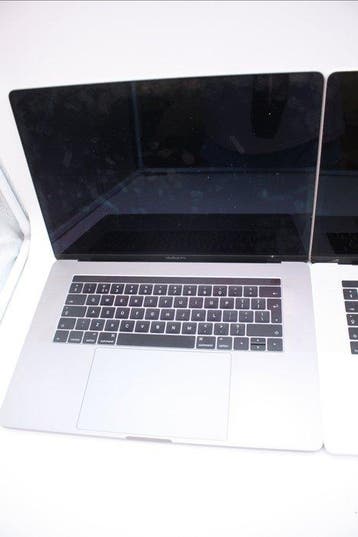 Rare find: Lot of 2 Apple MacBook Pro 15 Touchbar, Nieuw
