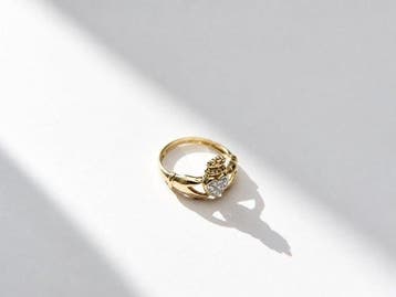Bague - 9 carats Or jaune, Or blanc Diamant (Naturelle) -, Handtassen en Accessoires, Nieuw