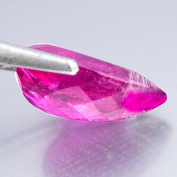 1 pcs Roze, Paars Toermalijn - 4.85 ct - nternational