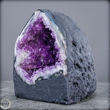 Natuurlijke amethist kristalkathedraal – donkerpaars