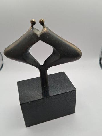Beeldje - Sculptuur De Kracht van een gelijkwaardig