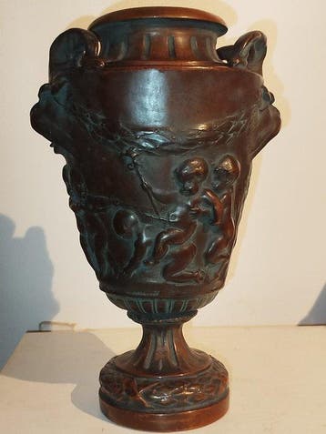 After Clodion (1738 - 1814) - Grand vase en bronze