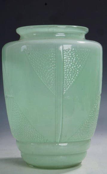 Vase - France Attrib. • Vase Art Déco en verre opalescent