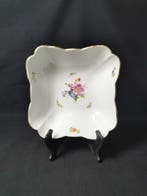 KPM - Osier e fiori con farfalla - 2 oggetti - globo in, Antiek en Kunst