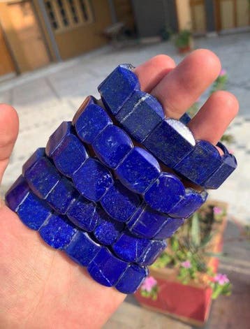 Reserveer 5 stuks Lapis Lazuli armbanden in helder blauw van