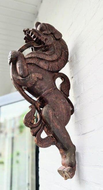 Yali houten dakornament met mythologisch wezen - Hout -, Antiek en Kunst