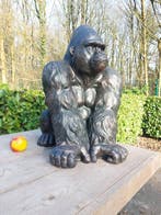 Beeld, garden statue in bronze color of a Gorilla - 58 cm -