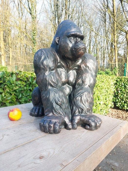 Beeld, garden statue in bronze color of a Gorilla - 58 cm -, Antiek en Kunst, Curiosa en Brocante