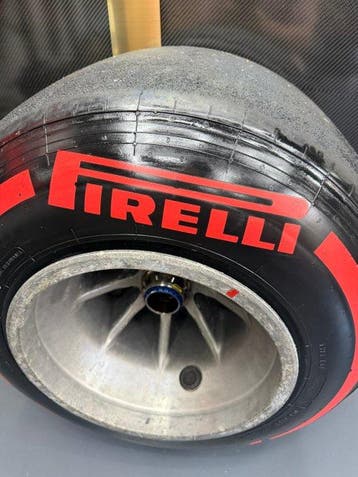 Pneu complet sur la roue - Pirelli - Ferrari 2021 Tyre