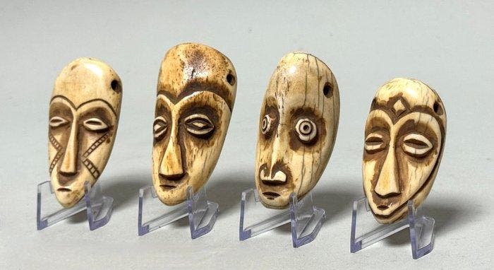 Ikhoko amuletten + rekken - Pende - DR Congo (Zonder, Antiek en Kunst, Kunst | Niet-Westerse kunst
