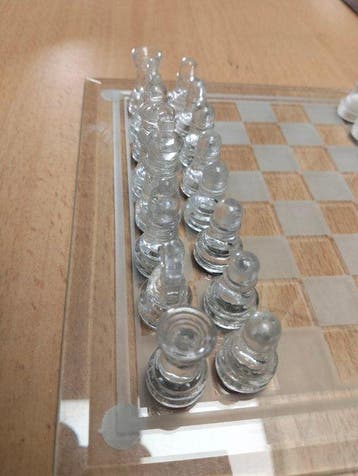 Schaakspel - Chess - Hout, glas, plastic