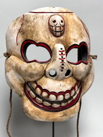 Grote masker van de skeletgodheid Citipati - “Heer van het
