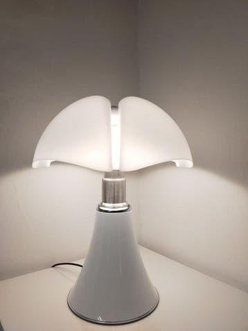 Martinelli Luce - Gae Aulenti - Tafellamp - Pipistrello 620, Antiek en Kunst